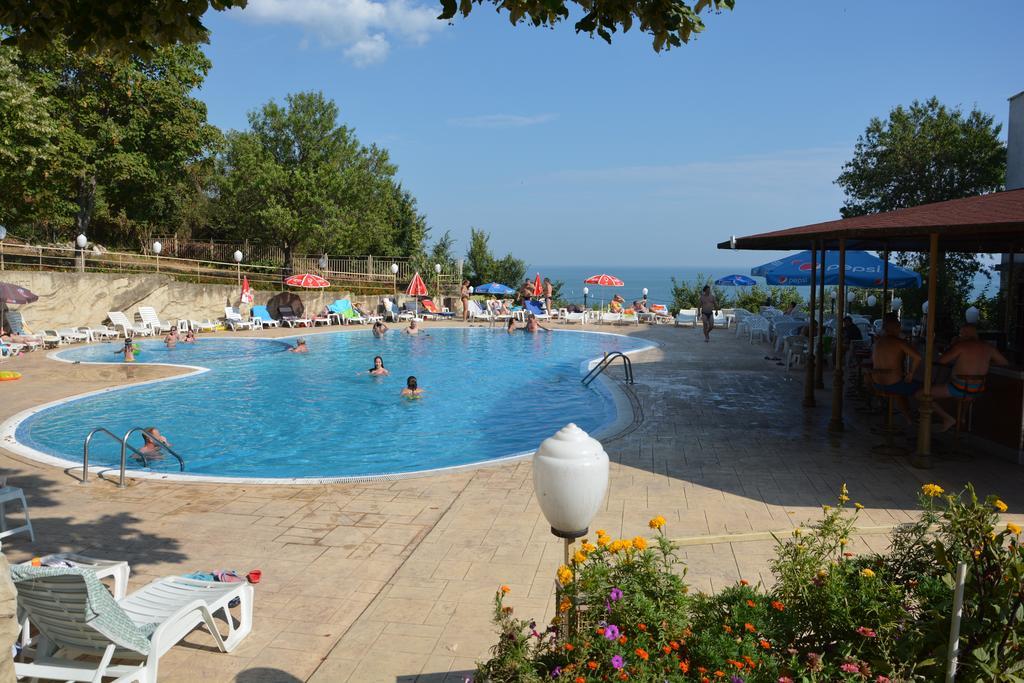 Ahilea Hotel - Free Pool Access Μπαλτσίκ Εξωτερικό φωτογραφία